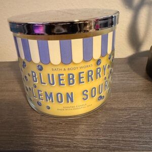 Bath & Body Works Yellow 3-Wick Candle